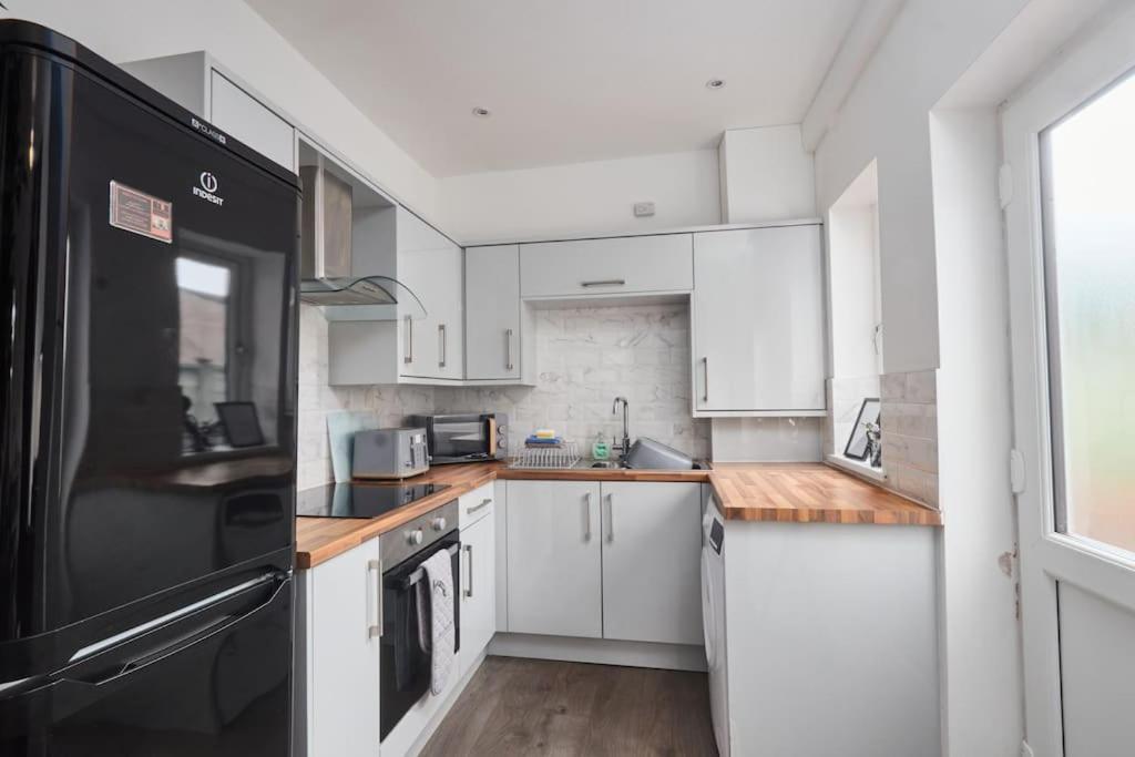Ferienwohnung Haw Hill House - Modern 4 Bed Normanton  Exterior foto