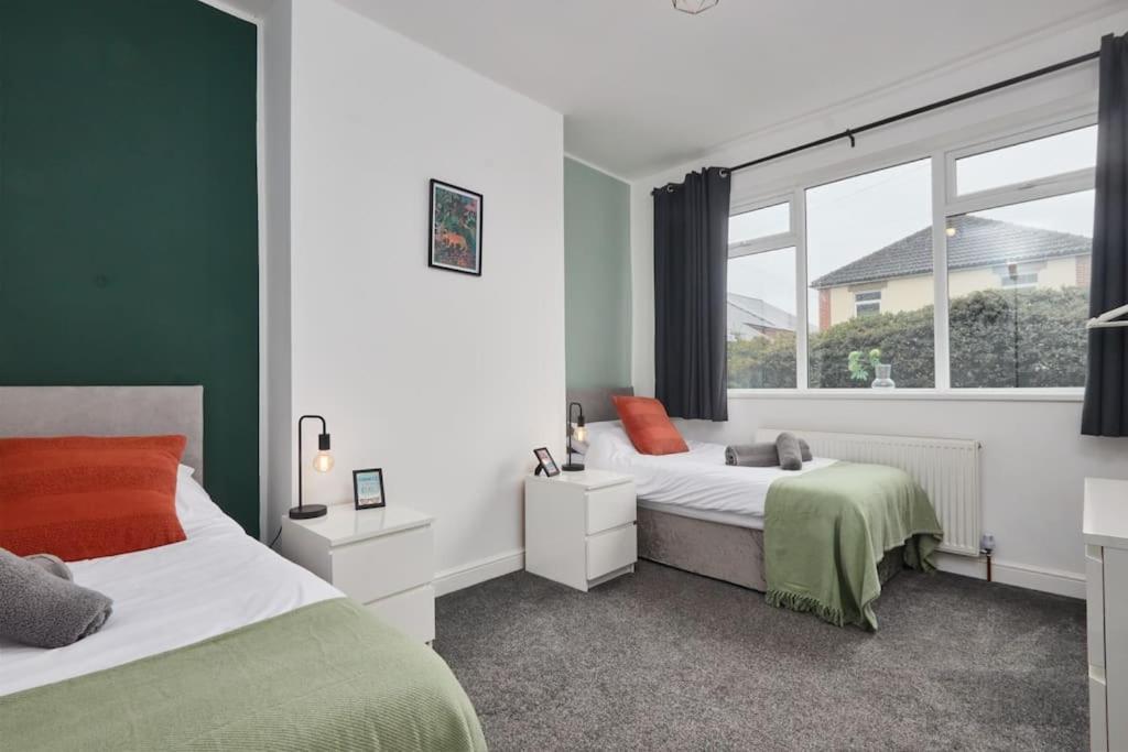 Ferienwohnung Haw Hill House - Modern 4 Bed Normanton  Exterior foto